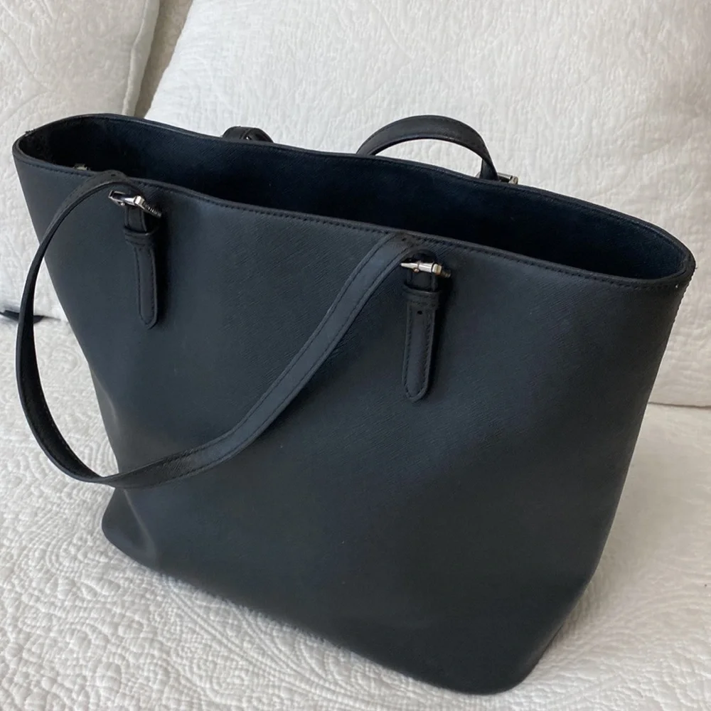Michael Kors - Saffiano Leather Structured Tote - Picture 4 of 17